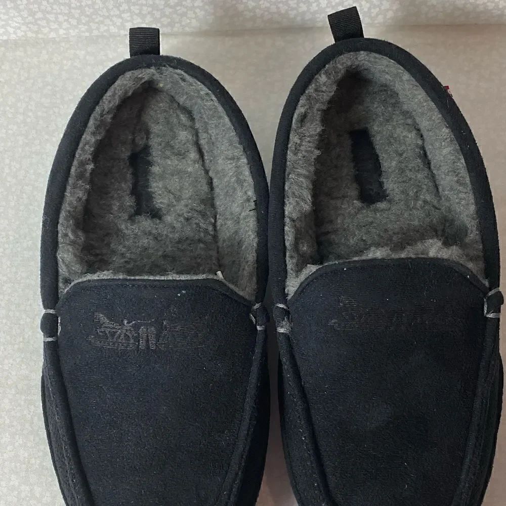 LEVI’S Men’s Medium 8-9 Black Slip On Black Slippers